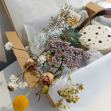'lotus' dried flower gift box