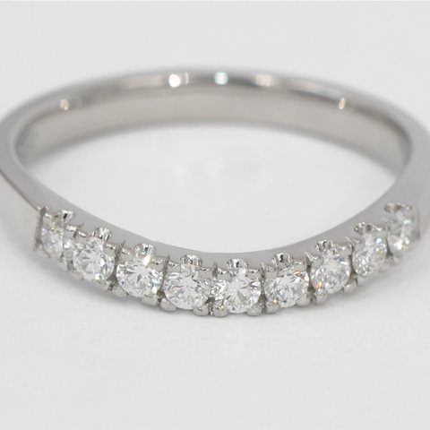 Curved diamond band