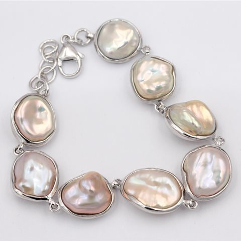 Eight pearl bracelet