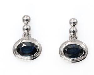 Oval sapphires