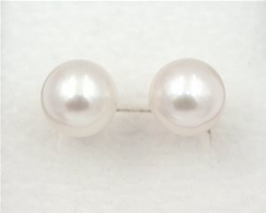 8.4mm pearl studs
