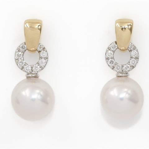 Round pearl and diamonds