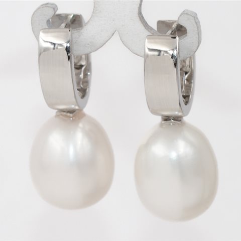 White oval pearls